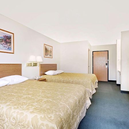 Super 8 By Wyndham Battle Mountain Ξενοδοχείο Εξωτερικό φωτογραφία