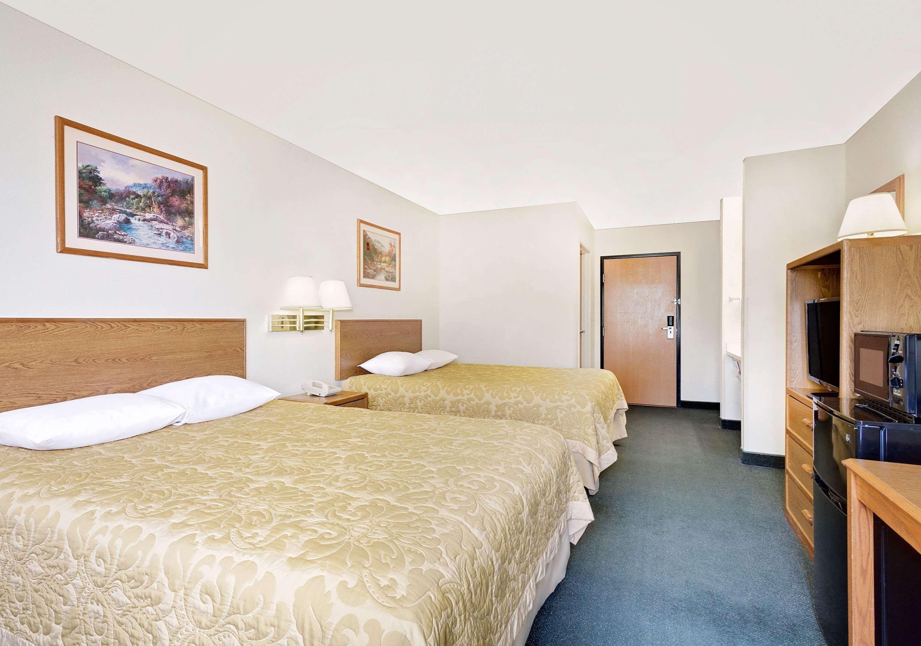 Super 8 By Wyndham Battle Mountain Ξενοδοχείο Εξωτερικό φωτογραφία